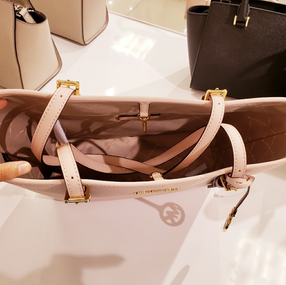 MK JST MD CARRYALL TOTE & DOUBLE ZIP WRISTLET - Picture 4 of 8